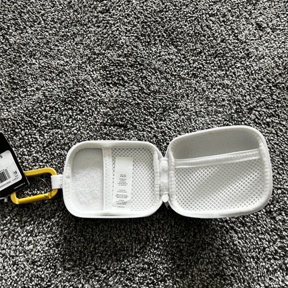 Brand new with tags Under Armour micro case - Picture 3 of 3